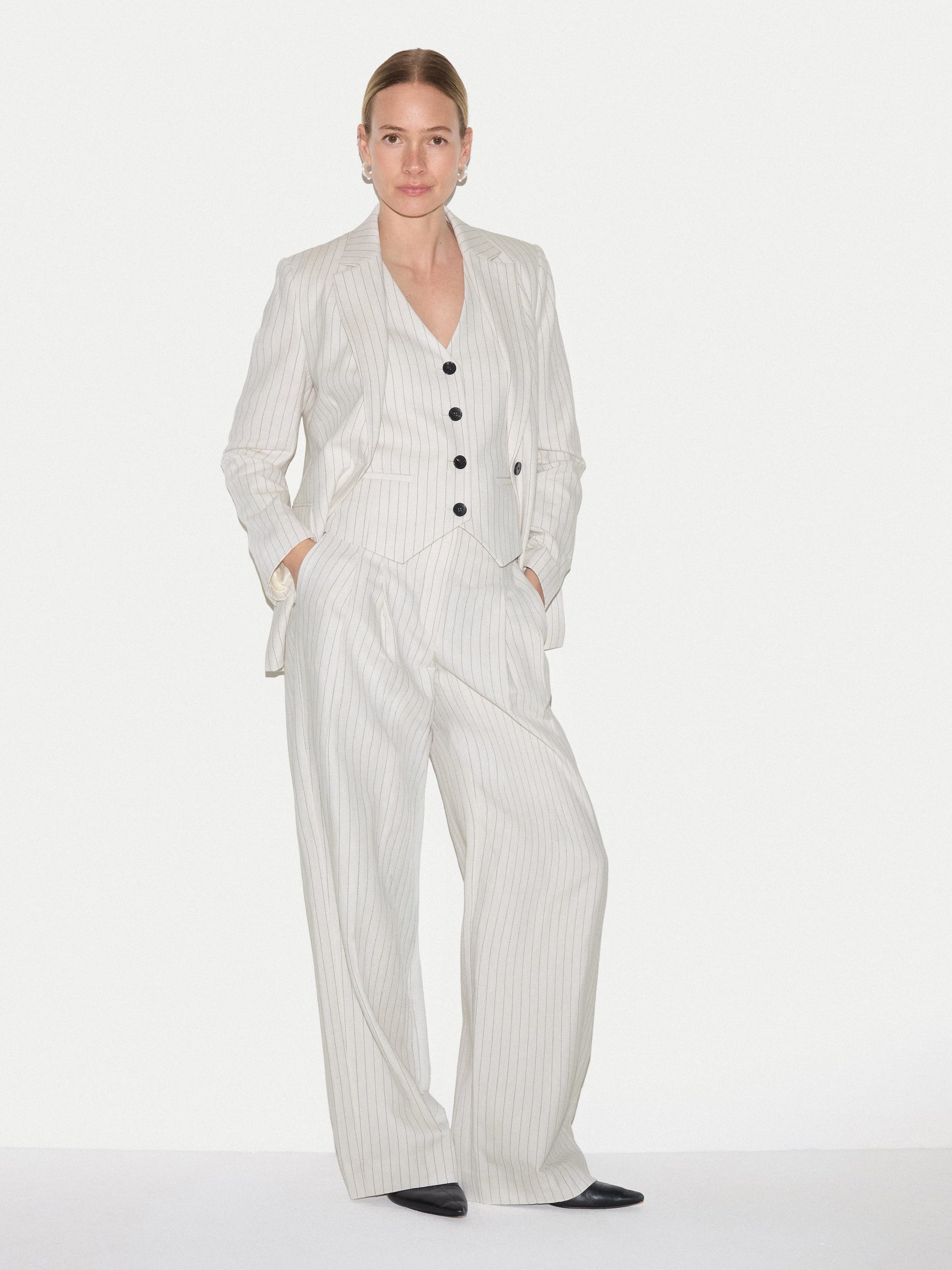 J52266_CR018_2.jpg